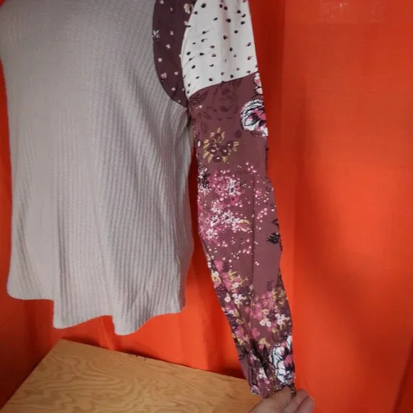 Maurices Patchwork Sleeve LS Top Sz XS - Picture 4 of 7